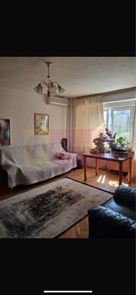 Vanzare apartament 4 camere zona Unirii-stradal